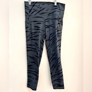 ATHLETA 7/8 Salutation legging